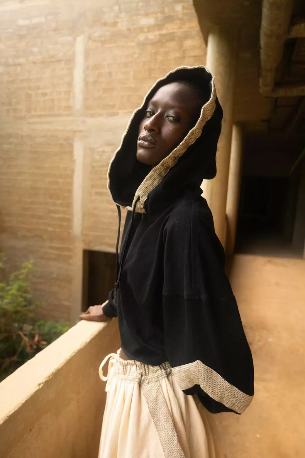 Sweat à capuche Kanel Noir - SOKOLATA CLOTHING