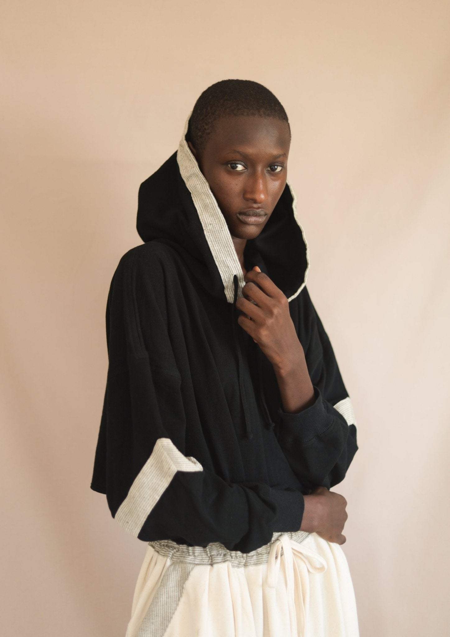 Sweat à capuche Kanel Noir - SOKOLATA CLOTHING