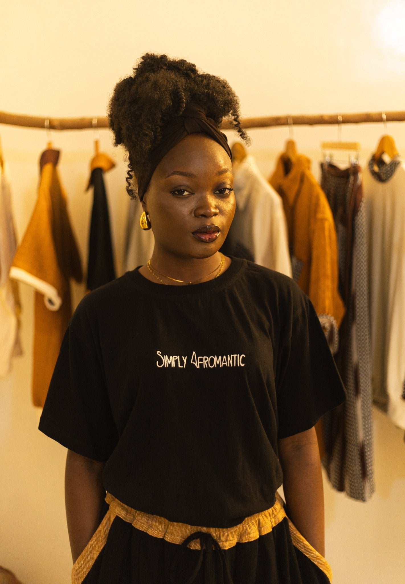 Embroidered T-shirt "Simply Afromantic" Black