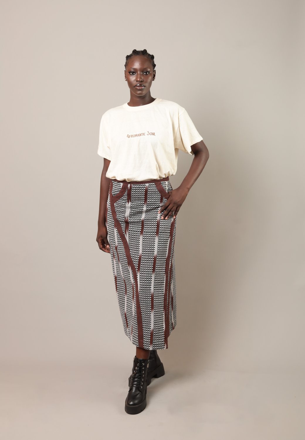 Tshirt brodé "Afromantic Soul" Ecru - SOKOLATA CLOTHING