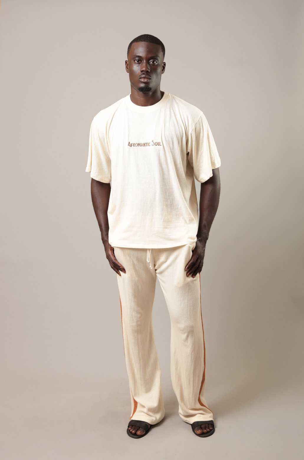 Tshirt brodé "Afromantic Soul" Ecru - SOKOLATA CLOTHING