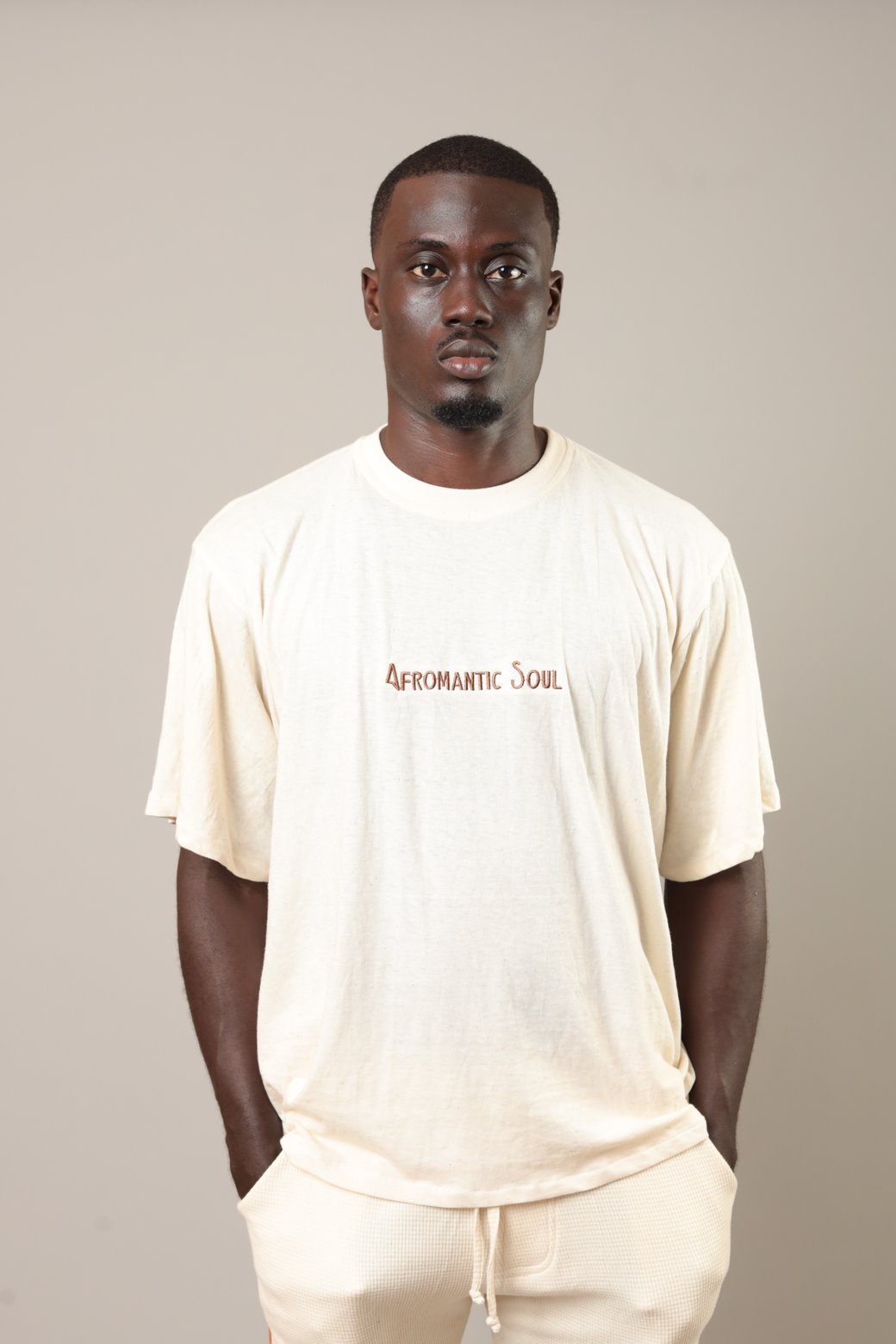 Tshirt brodé "Afromantic Soul" Ecru - SOKOLATA CLOTHING