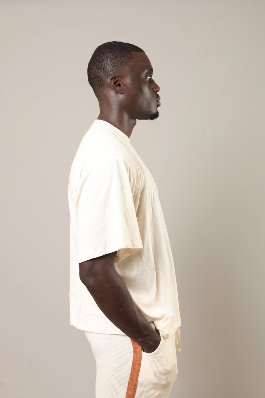 Tshirt brodé "Afromantic Soul" Ecru - SOKOLATA CLOTHING