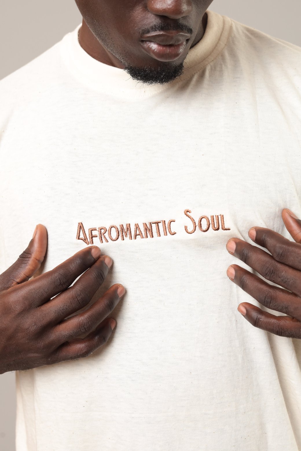T-shirt brodé "Afromantic Soul" Ecru
