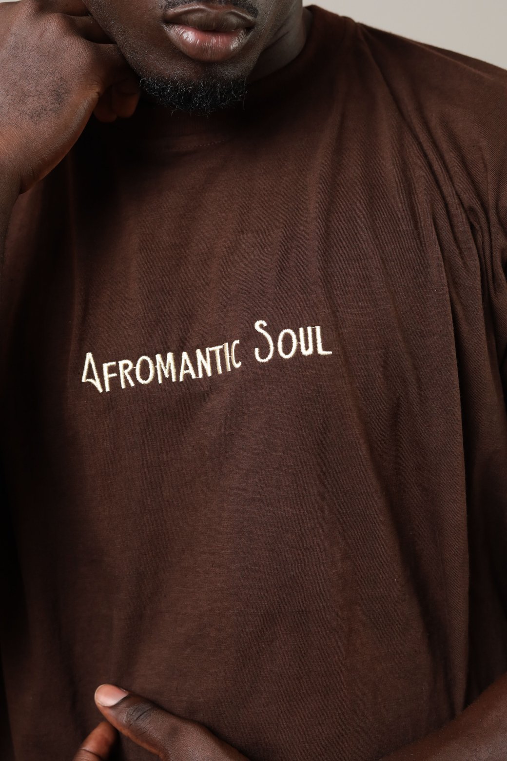 Tshirt brodé "Afromantic Soul" Marron - SOKOLATA CLOTHING
