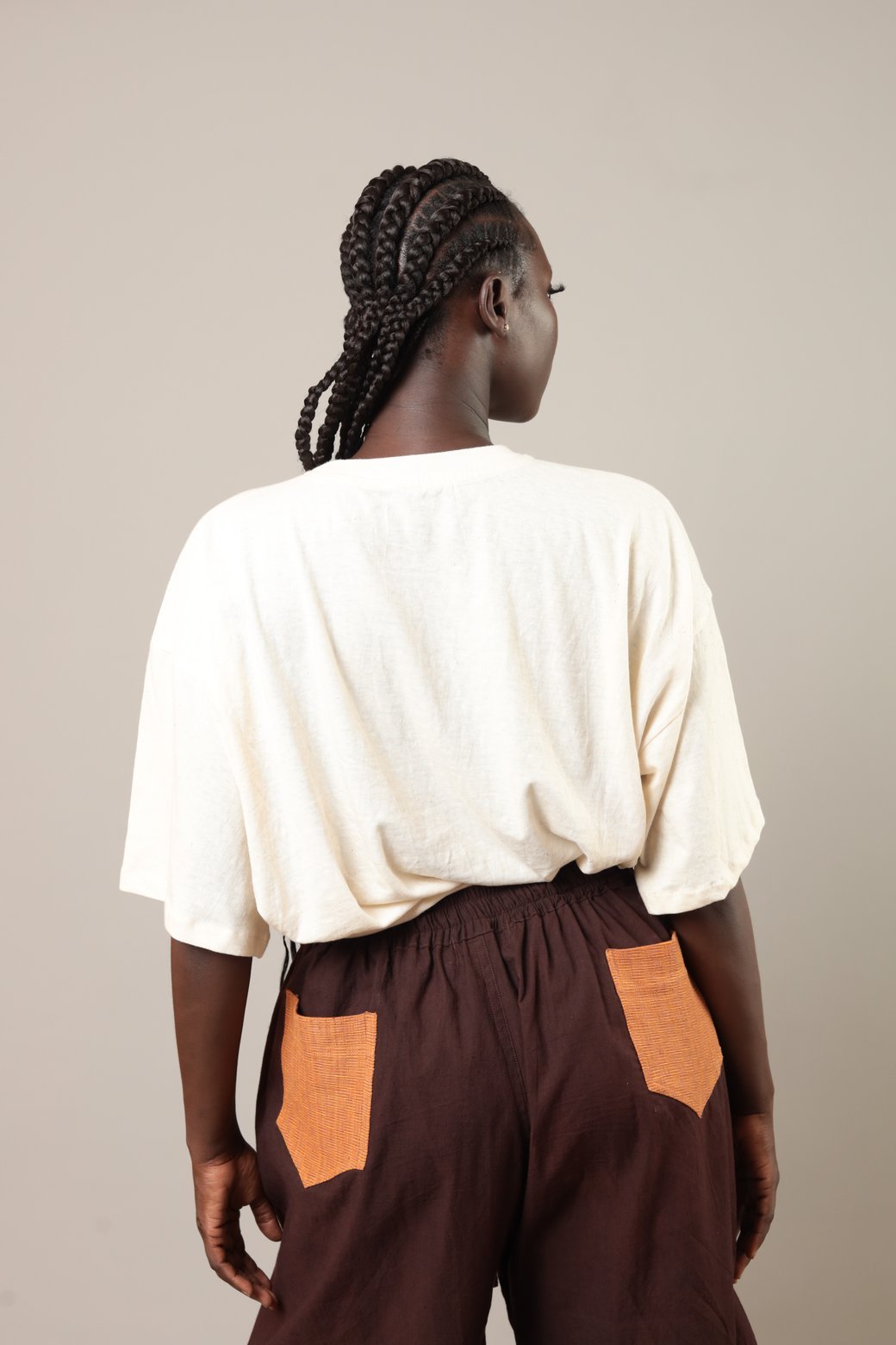 Tshirt brodé "Simply Afromantic" Ecru - SOKOLATA CLOTHING