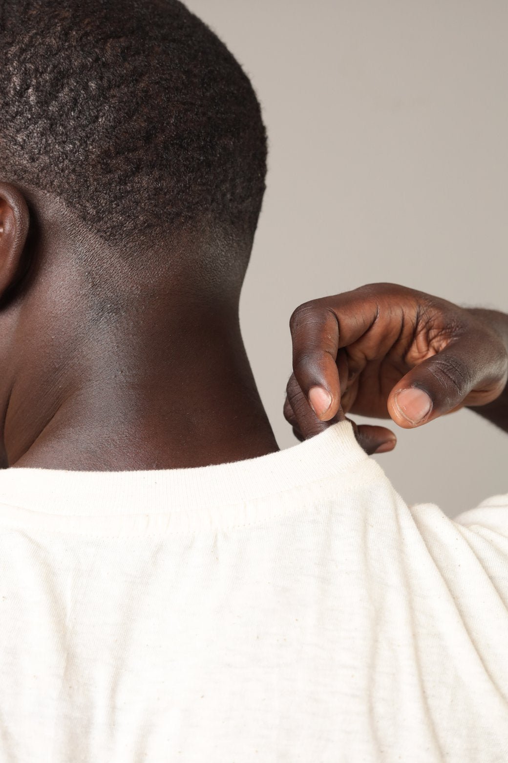 Tshirt brodé "Simply Afromantic" Ecru - SOKOLATA CLOTHING